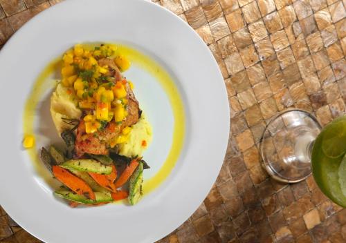 Makanan di atau berdekatan hotel