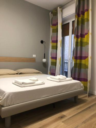 Postel nebo postele na pokoji v ubytování A Due Passi Dalla Scalinata Rooms