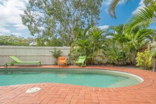 a small swimming pool in a yard with a fence at BARBADOS Ultimate Laid-back Holiday - Flat Stroll to River in Noosaville