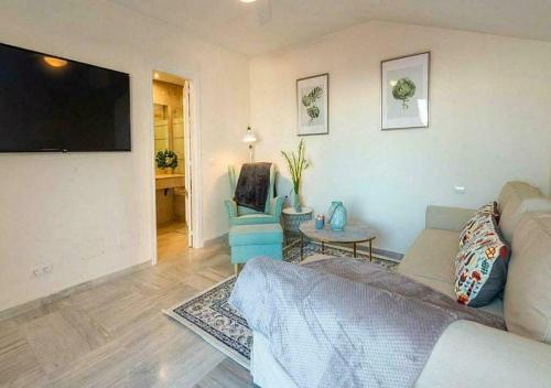 ✰ Luxurious 5 Bedroom PENTHOUSE. Sea Views. Hot Tub. BBQ. Golden Mile