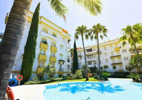 ✰ Luxurious 5 Bedroom PENTHOUSE. Sea Views. Hot Tub. BBQ. Golden Mile