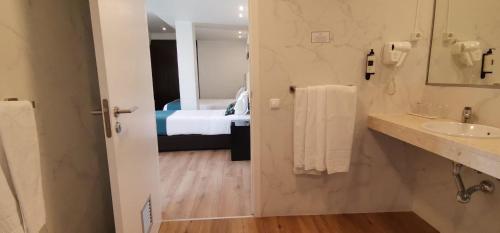 A bathroom at Lisbon City Hotel by City Hotels