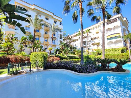 ✰ Luxurious 5 Bedroom PENTHOUSE. Sea Views. Hot Tub. BBQ. Golden Mile