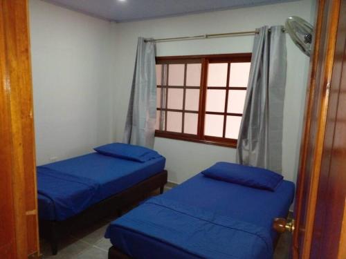 Tempat tidur dalam kamar di Hermoso y cómodo apartamento en Leticia