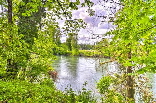 a river in the middle of a forest at Peaceful and Elegant Cottage with Riverside View in Oregon City