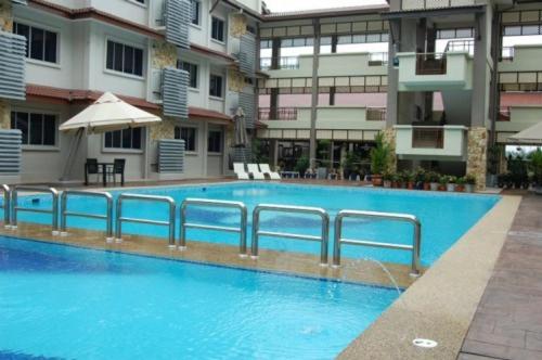 a large blue swimming pool in front of a building at Hotel Seri Malaysia Kangar in Kangar