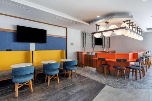 a restaurant with tables and chairs and a flat screen tv at Best Western Plus Amarillo East Hotel in Amarillo