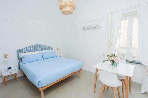 Säng eller sängar i ett rum på La Pigna Blu