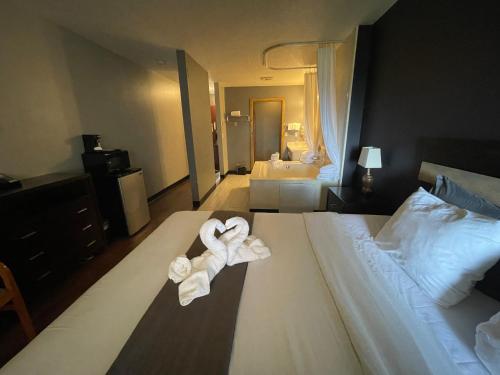 Ένα ή περισσότερα κρεβάτια σε δωμάτιο στο Sunnyside Inn and Suites
