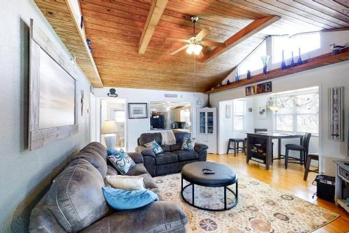 Crescent Beach Cottage – Photos 2