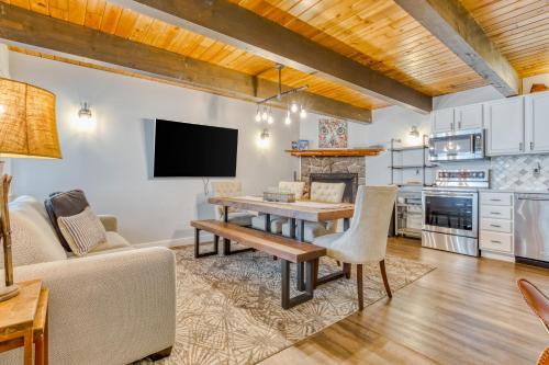 a living room with a table and a couch at Happy Hours in Government Camp