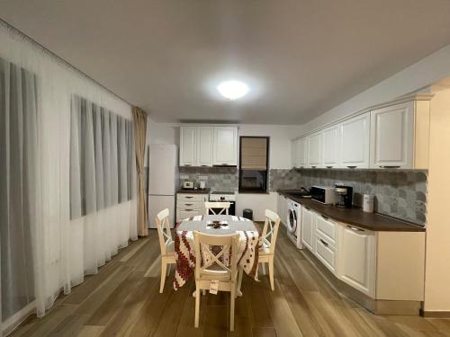 Dapur atau dapur kecil di Iarca Inn