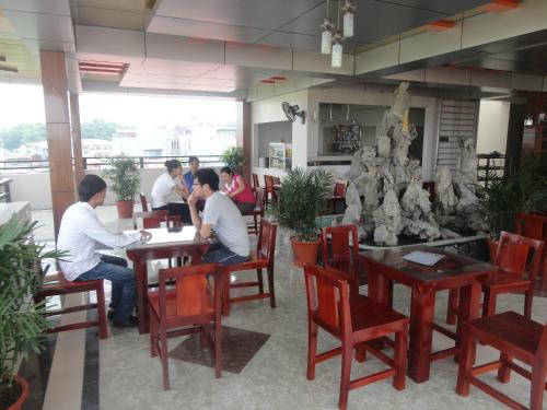 
A restaurant or other place to eat at Ruby Hotel Dien Bien Phu
