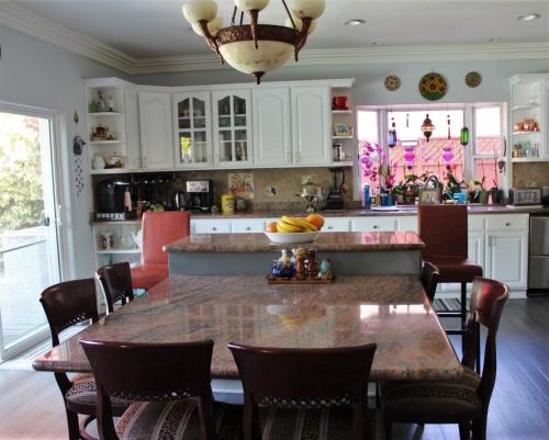 a kitchen with a table and chairs and a counter at Sweet Dreams B&B LA in Sherman Oaks