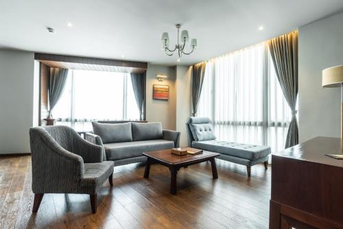 Χώρος καθιστικού στο Grand Hotel Vientiane