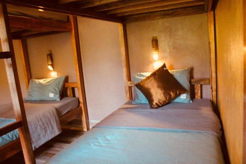 a bedroom with two bunk beds in a room at Ba Be Hostel in Bak Kan