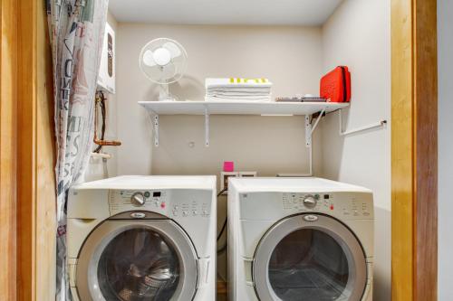 a laundry room with a washer and dryer at Silver King in Bellingham
