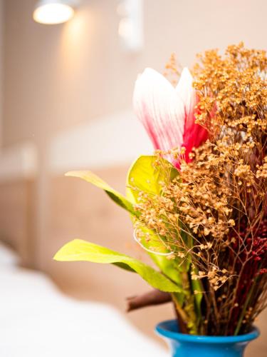 a blue vase filled with flowers on a table at Afrodite Beach in Nei Poroi