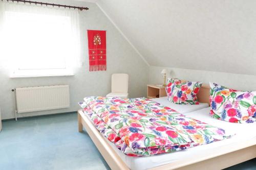 Giường trong phòng chung tại Ferienwohnung Ostfriesenglück