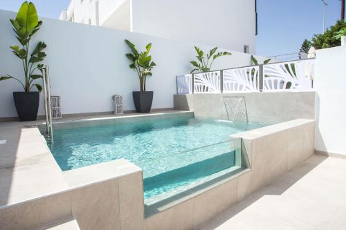 Kolam renang di atau dekat dengan CasaStavris - Aparts & Pool Suites