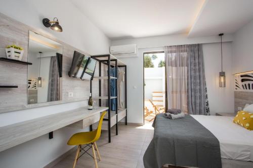 Katil atau katil-katil dalam bilik di CasaStavris - Aparts & Pool Suites