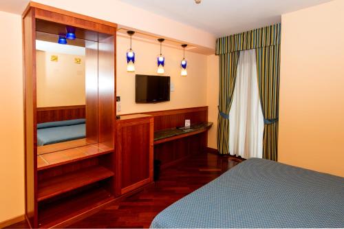 Postel nebo postele na pokoji v ubytování Hotel Michelangelo Palace & SPA