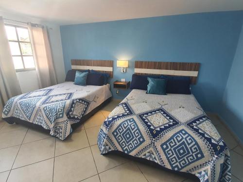 2 nebeneinander sitzende Betten in einem Schlafzimmer in der Unterkunft Suites Incoreli 1, Centro Pachuca de Soto in Pachuca de Soto