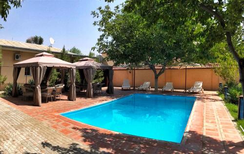 Bassein majutusasutuses Hotel Grand Royal Jizzakh või selle lähedal