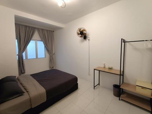 a bedroom with a bed and a window at Dream 3 @ Emerald avenue in Brinchang