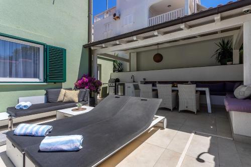 Apartment Amos with Private Pool
