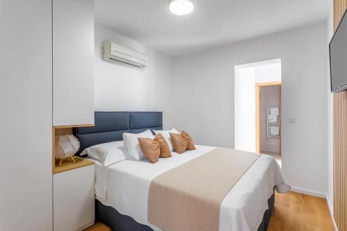Postel nebo postele na pokoji v ubytování Apartment Amos with Private Pool