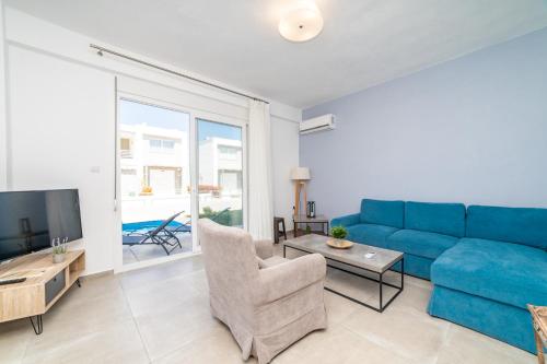 Χώρος καθιστικού στο Thalassa & Thalassa Prive Residential Complex