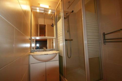 Ένα μπάνιο στο Appartement au pied des pistes