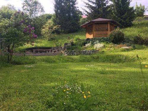 Jardín al aire libre en Hotel Brainy