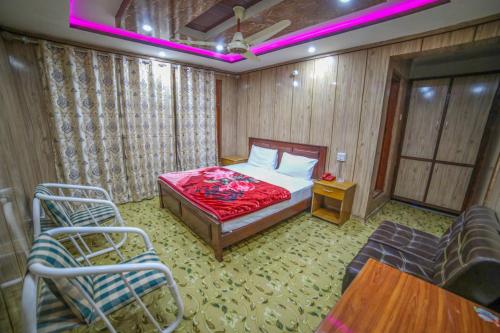Voodi või voodid majutusasutuse Skardu View Point Hotel toas