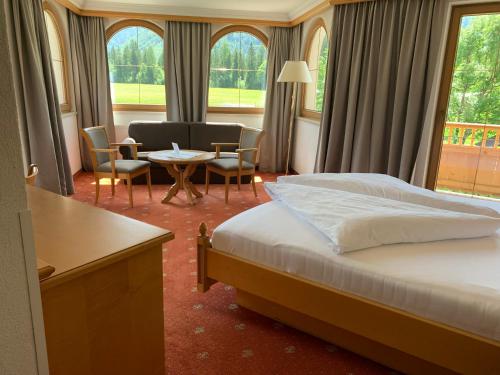 Postel nebo postele na pokoji v ubytování Landhotel Strasserwirt