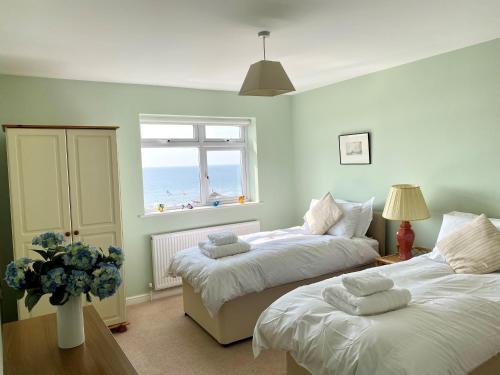 Foto da galeria de Sea View 5 Bed House Next To Water Sports & Golf em Porthcawl
