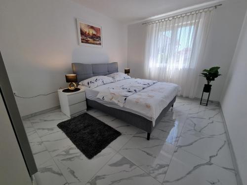Posteľ alebo postele v izbe v ubytovaní Apartman STRIGA