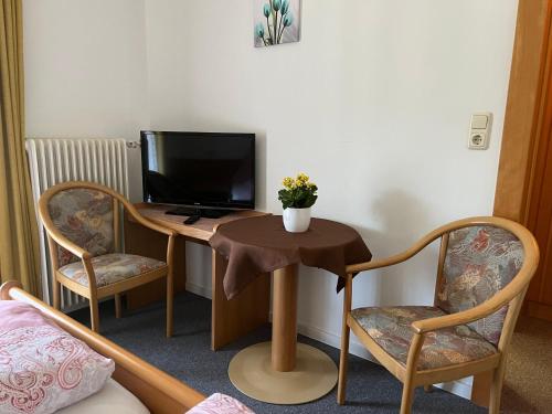 Weisses Rössl am Seeにあるテレビまたはエンターテインメントセンター