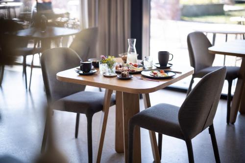 Jedlo v ubytovaní bed & breakfast alebo blízkom okolí