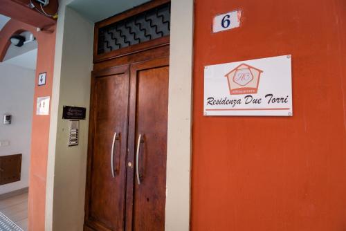 Certificat, récompense, panneau ou autre document affiché dans l'établissement Residenza Due Torri check in presso HOTEL CENTRALE Vicolo Cattani 7