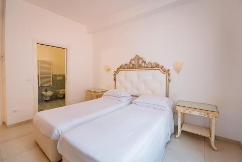 Un ou plusieurs lits dans un hébergement de l'établissement Residenza Due Torri check in presso HOTEL CENTRALE Vicolo Cattani 7