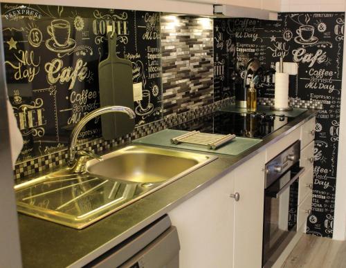 Η κουζίνα ή μικρή κουζίνα στο Chalet con Piscina Privada, Aguas Nuevas, Torrevieja