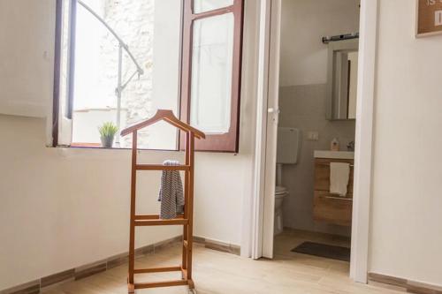 a room with a window and a towel rack at [DOWNTOWN SELINUS] Bright apartment with courtyard in Marinella di Selinunte