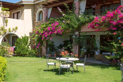 Κήπος έξω από το Hotel Mariposas