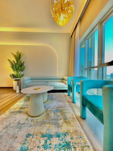 2BR Dubai Burj View Downtown Skyline with Pool, Gym, & Parking photo 2