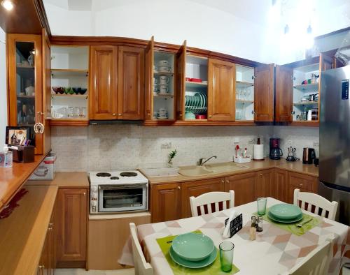 A kitchen or kitchenette at On the road house