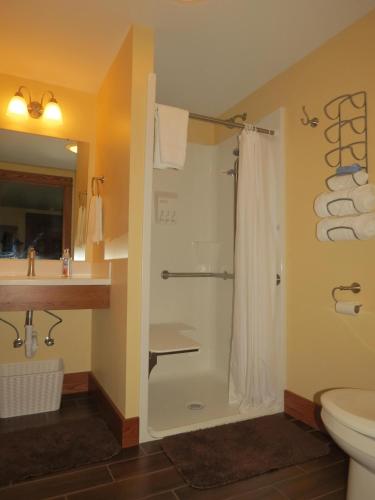 Φωτογραφία από το άλμπουμ του Bodee's Bungalow Adults Only Couples Only Boutique Hotel σε Put-in-Bay