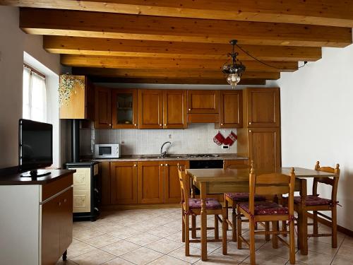 A kitchen or kitchenette at Albergo Diffuso Faller