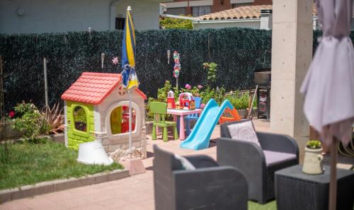 R131 - Play House for families with children